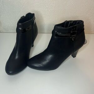 East 5th Quanda Black SideZip Women’s Bootie - Size 7.5